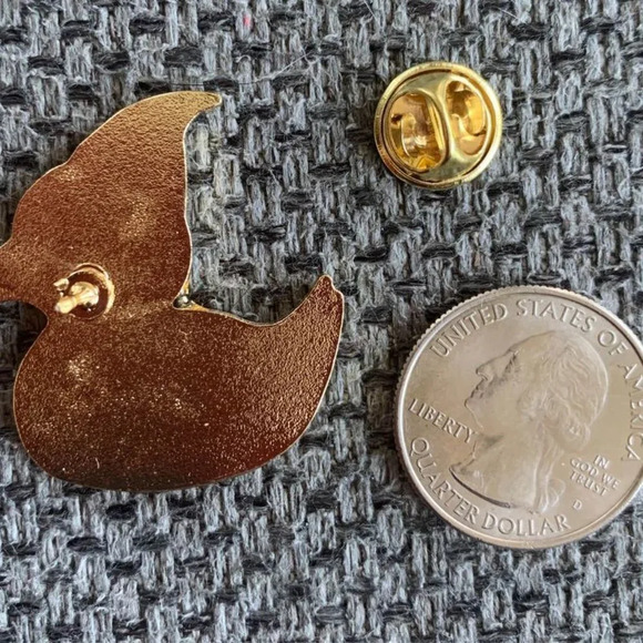 Brand new muggle inspired rubber duck enamel pin - Picture 3 of 3